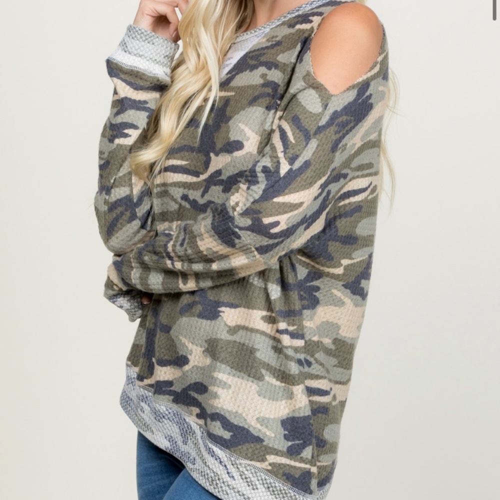 Open Shoulder Camo Print Top